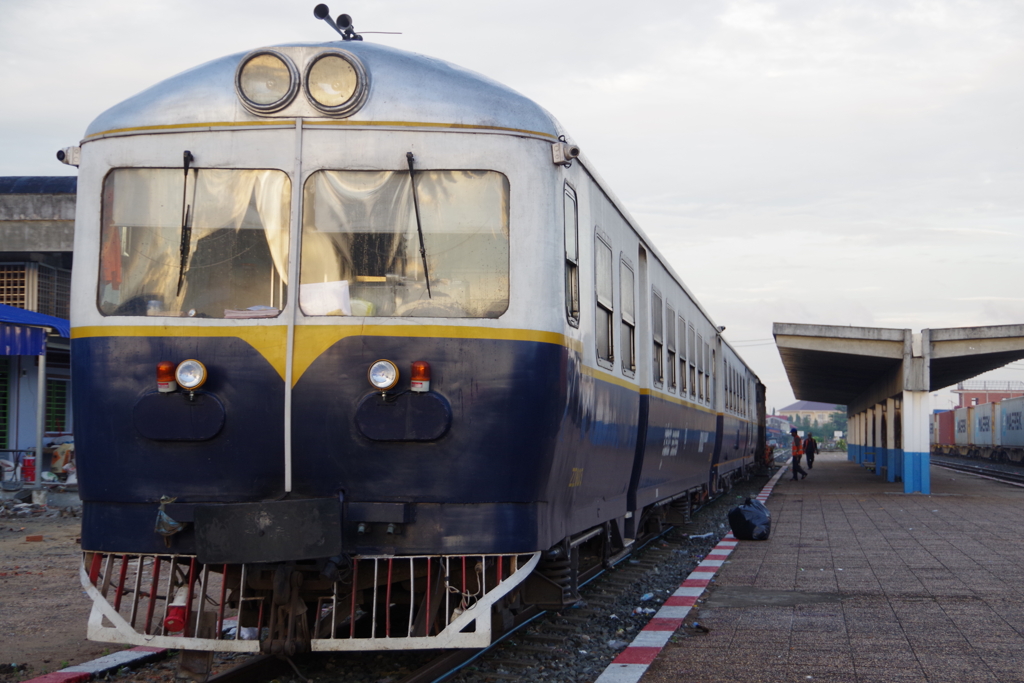 カンボジア シハヌークビル〜鉄道　列車