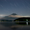 夜明け前の富士山