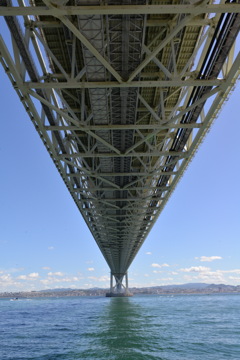 明石海峡大橋の真下