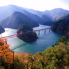 紅葉の奥大井湖上駅