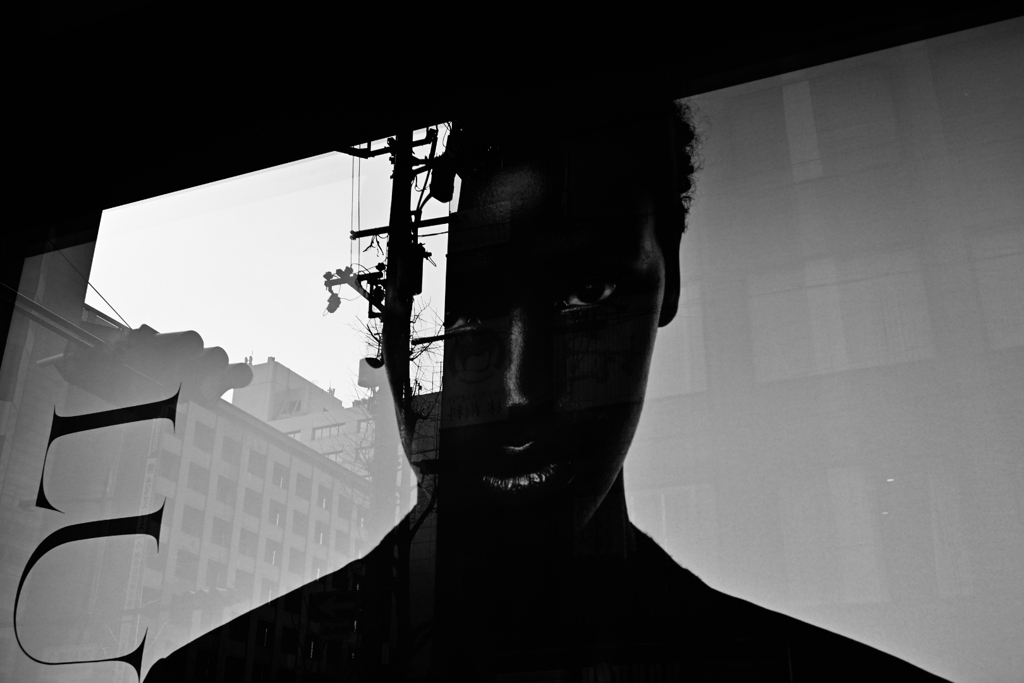 Show window B01