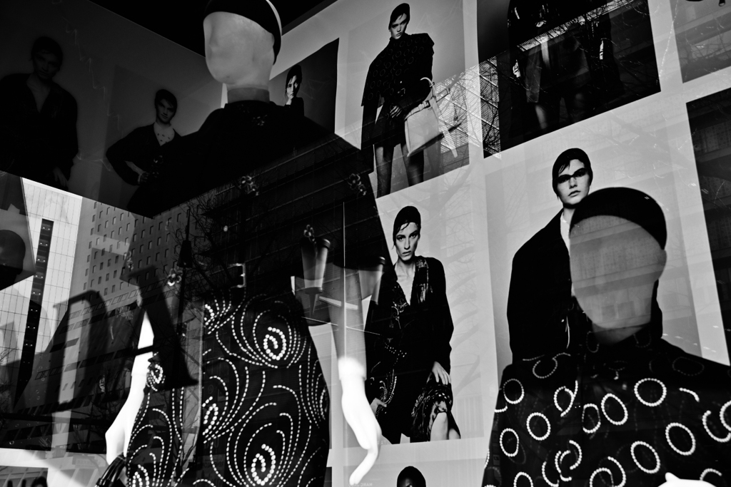Show window C04