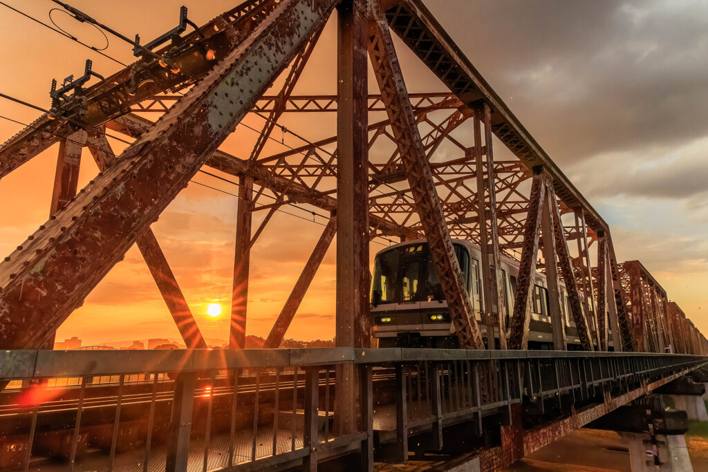 TRAIN-RAIN-SUNSET