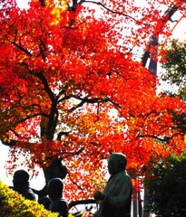 燃える八祖師像