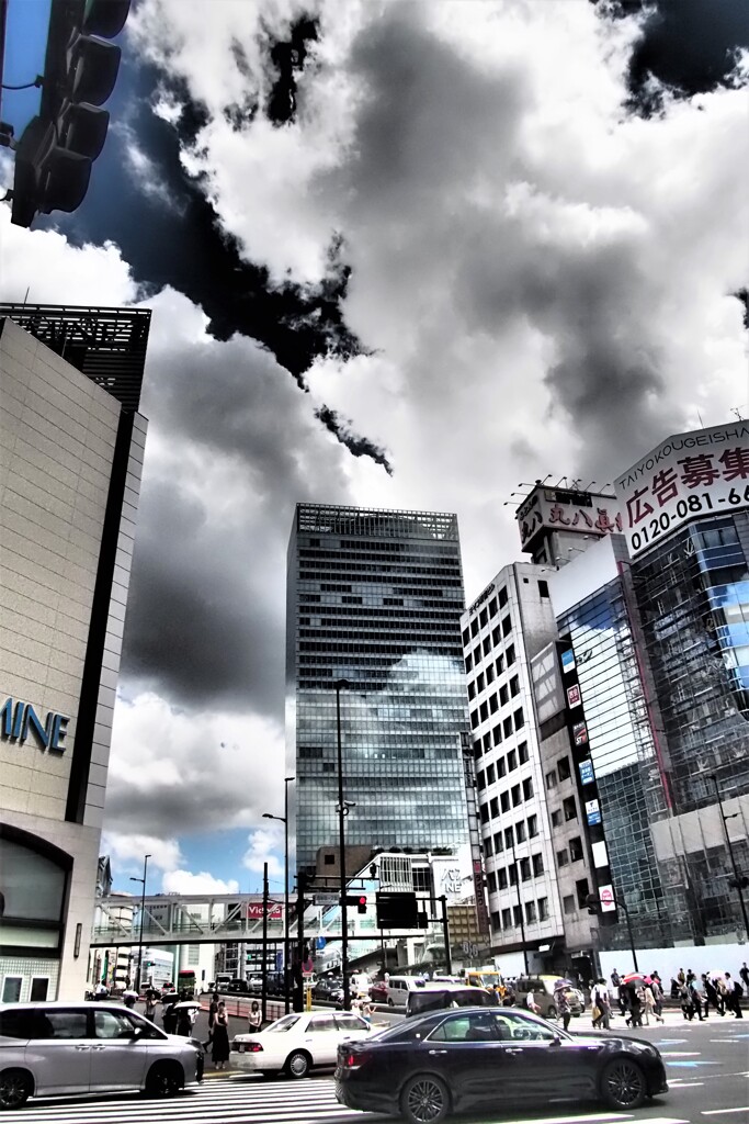 西新宿1丁目ルミネ前交差点