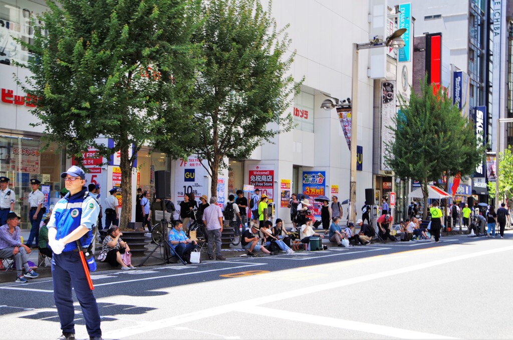 ん、なにごと？