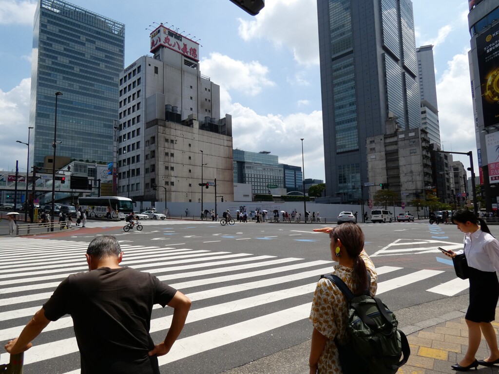 西新宿1丁目交差点