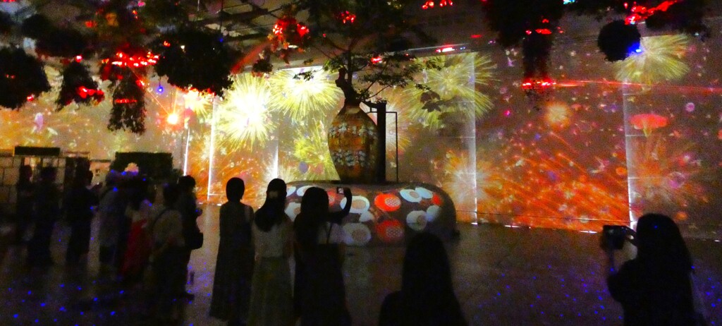 花とアートのプロジェクションマッピング