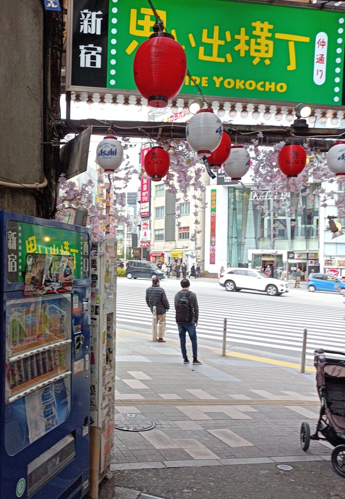 新宿大ガード口