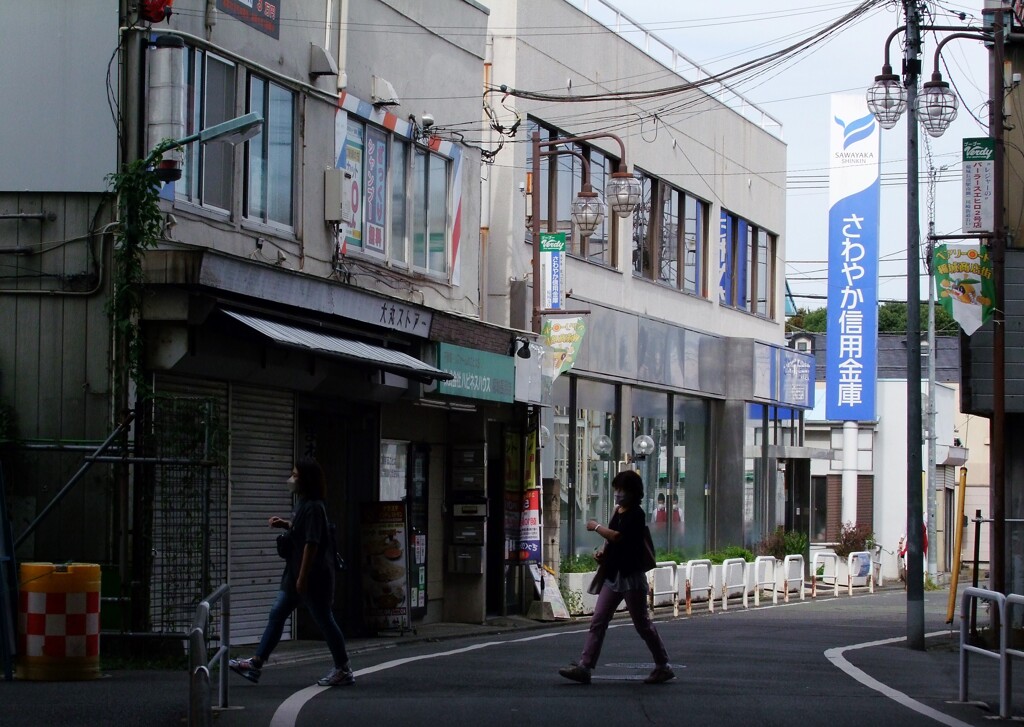 JR稲城長沼駅前