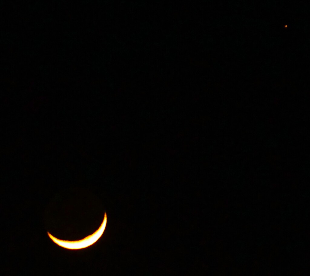 赤い月と土星