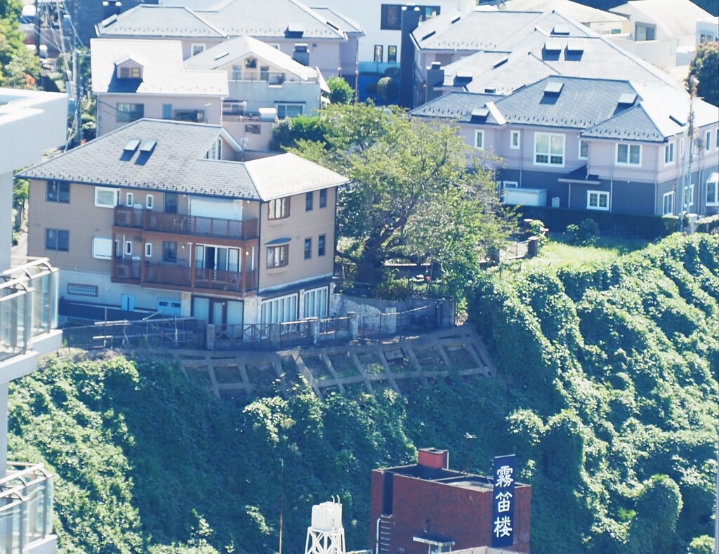 霧笛楼の看板も