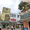 文明堂を睨む恐竜
