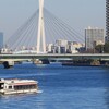 水上バス「かちどき」と中央大橋