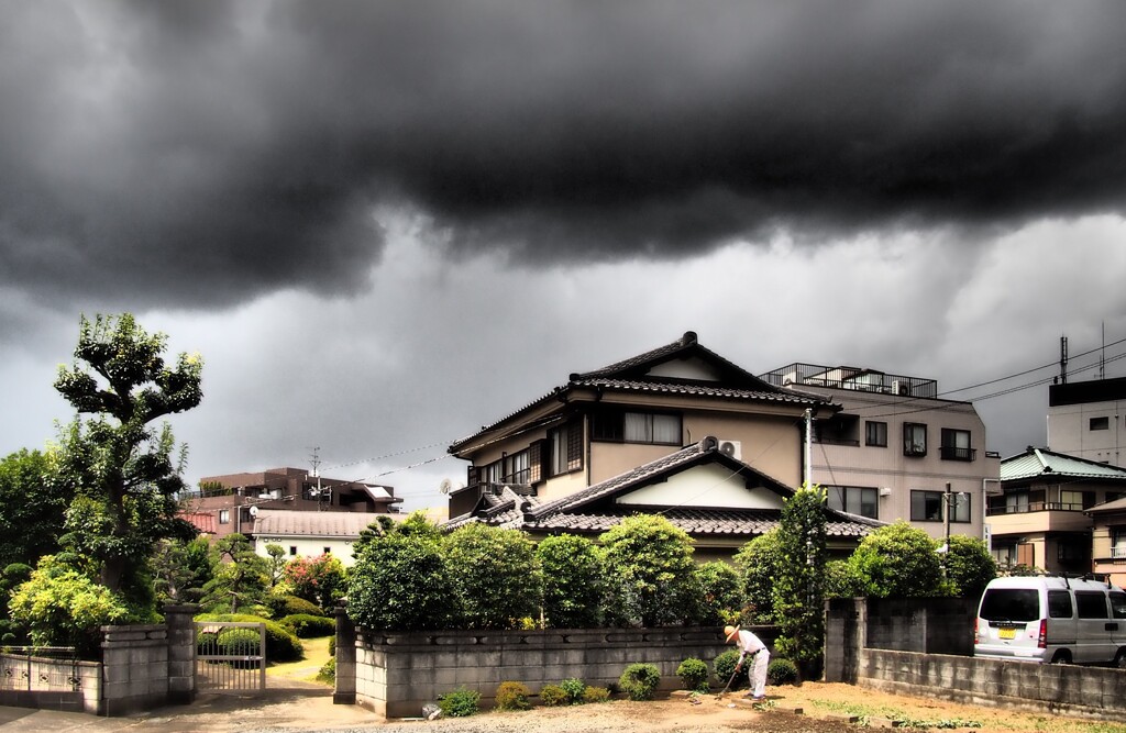 黒雲が下りて来た