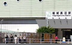 駒沢女子大学のスクールバスを待つ