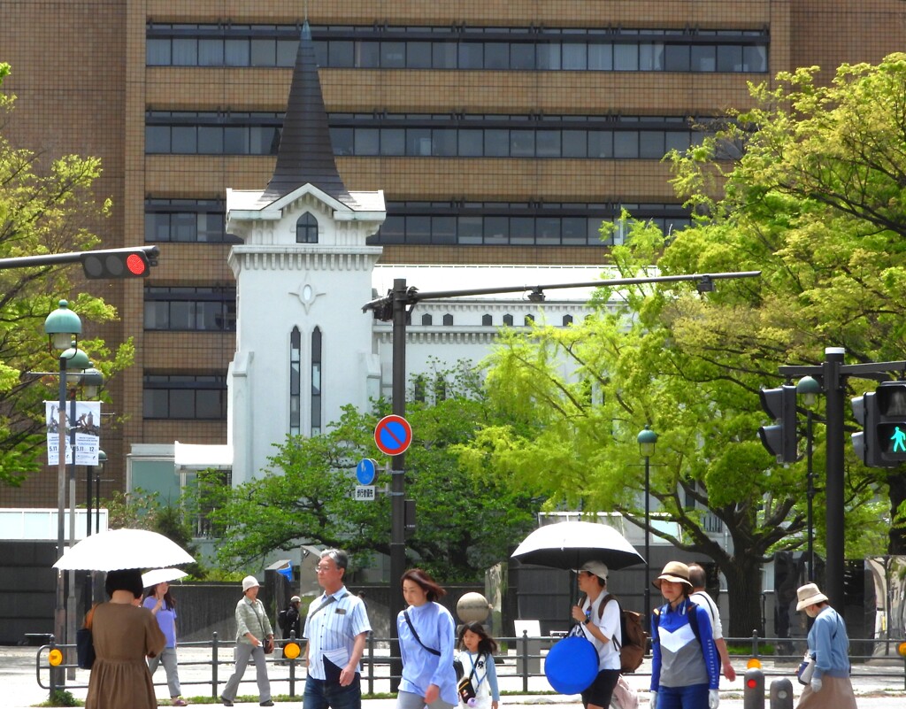 横浜海岸教会前