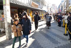 どこまで続く行列ぞ
