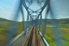 25050122