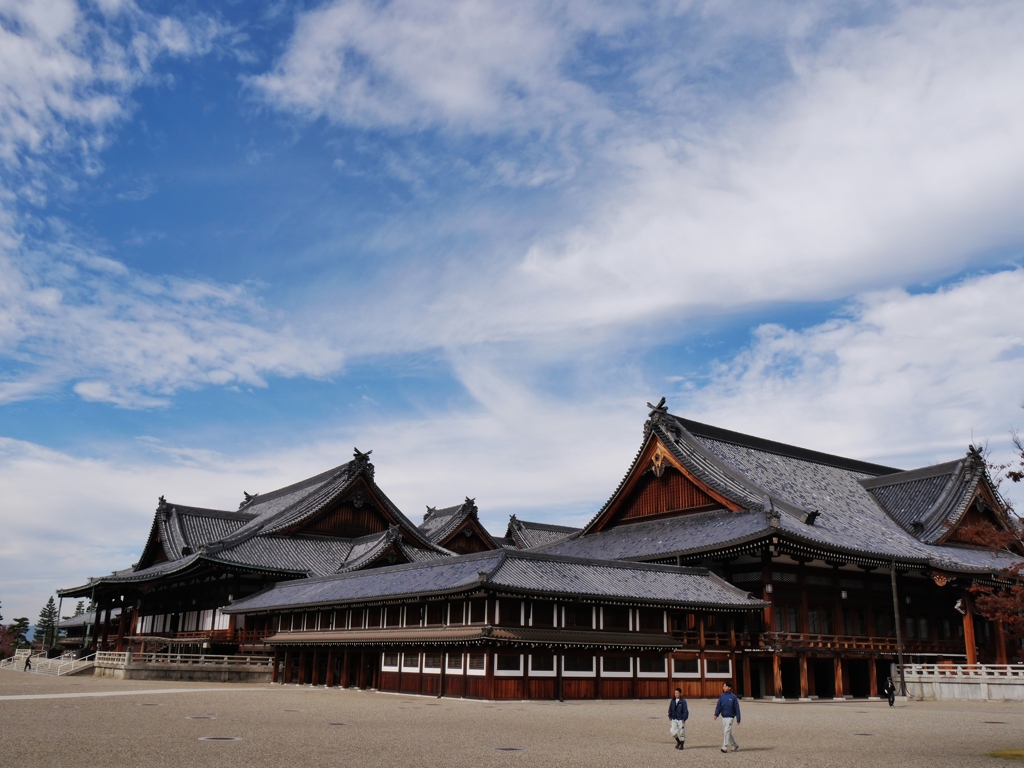 青空にそびえる・・。