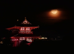 平城京に昇る満月