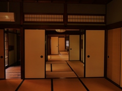 続く部屋