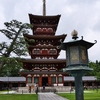 薬師寺西塔と八角燈籠