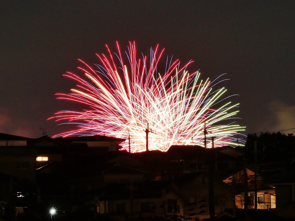 街の明かりと花火と・・。