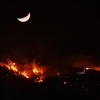 残り火と月