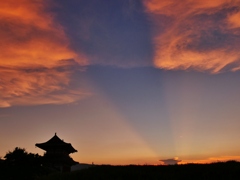 平城京の雲を割いて・・。