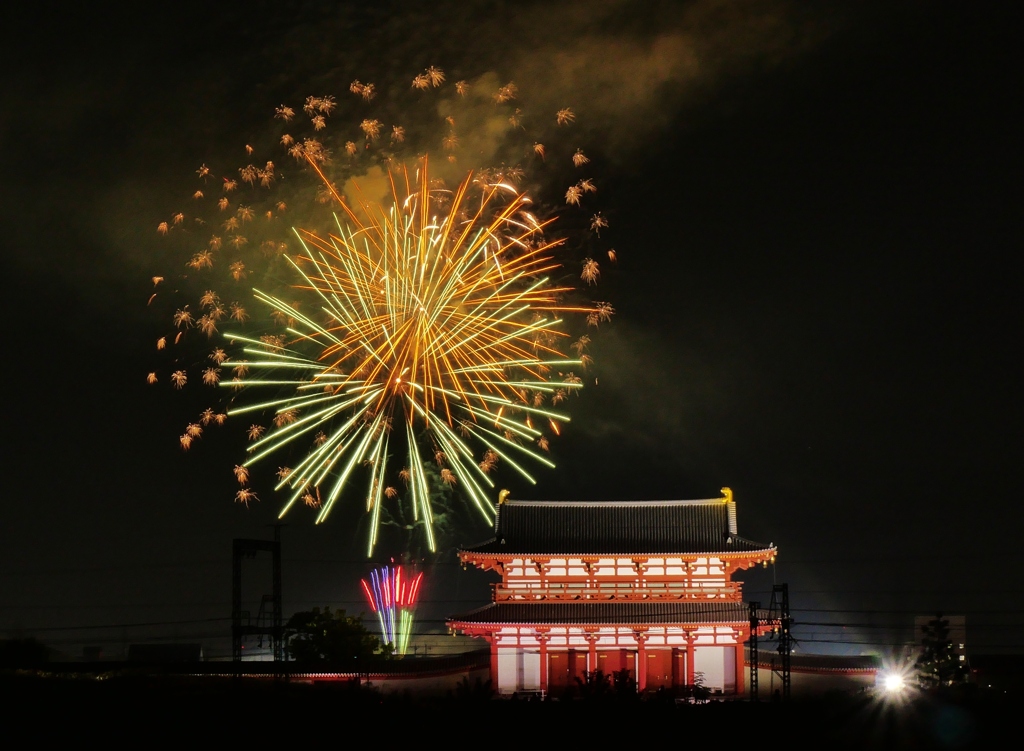 朱雀門と花火2