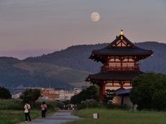 朱雀門越しに見る中秋の名月2