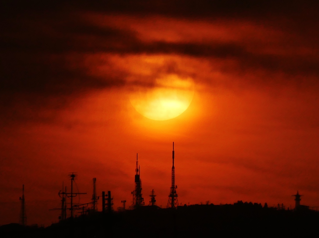 大きな夕日が沈んで行きます。