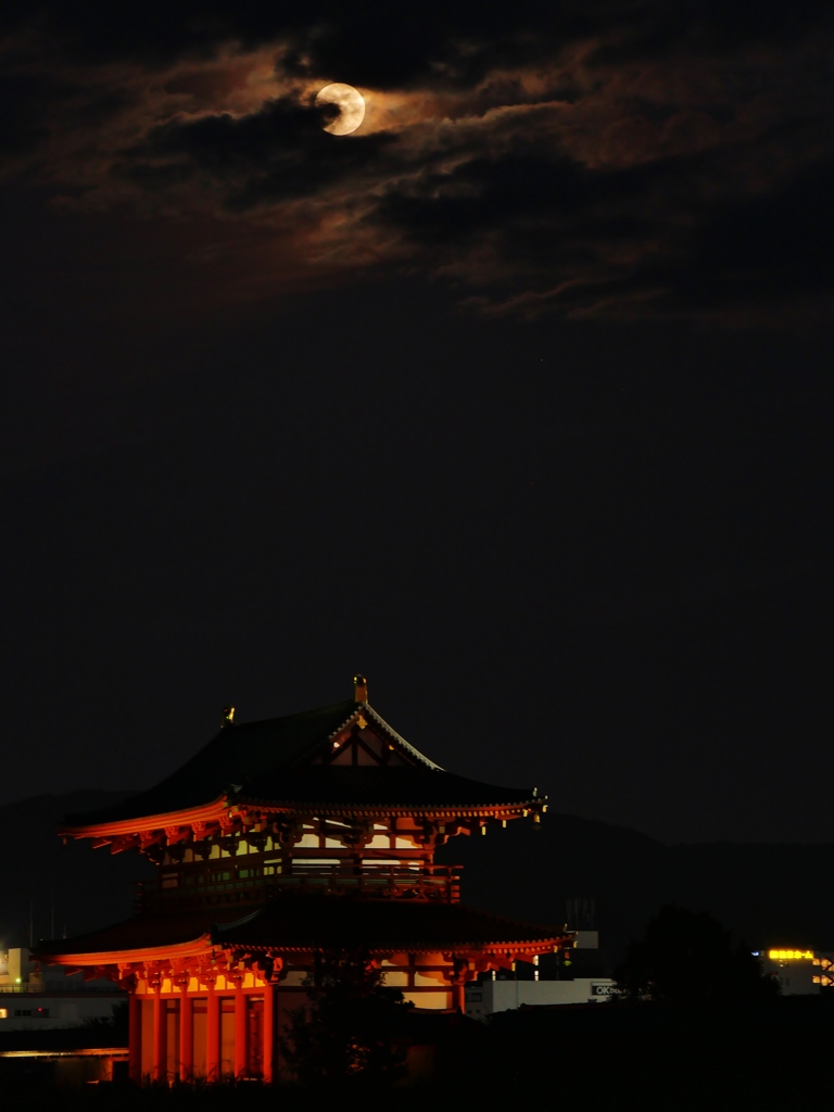 雲に隠れる中秋の名月