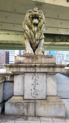 ライオン橋