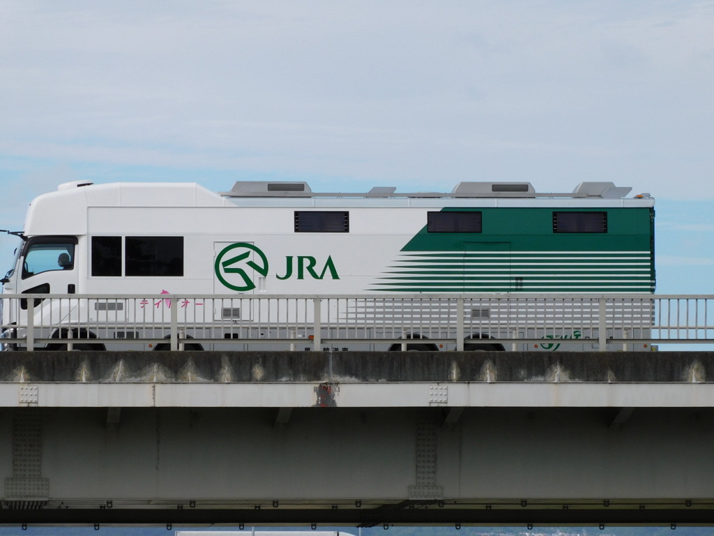 JRA競馬輸送車②