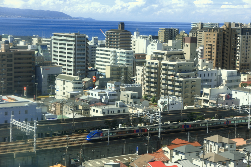 スーパーはくと、東へ