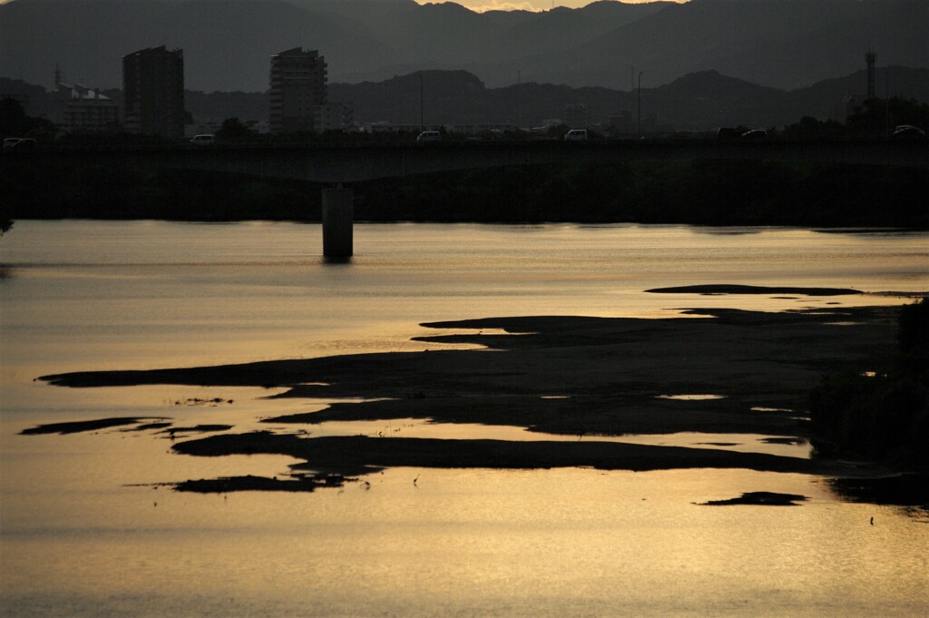 川面の色