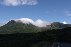 三俣山と雲