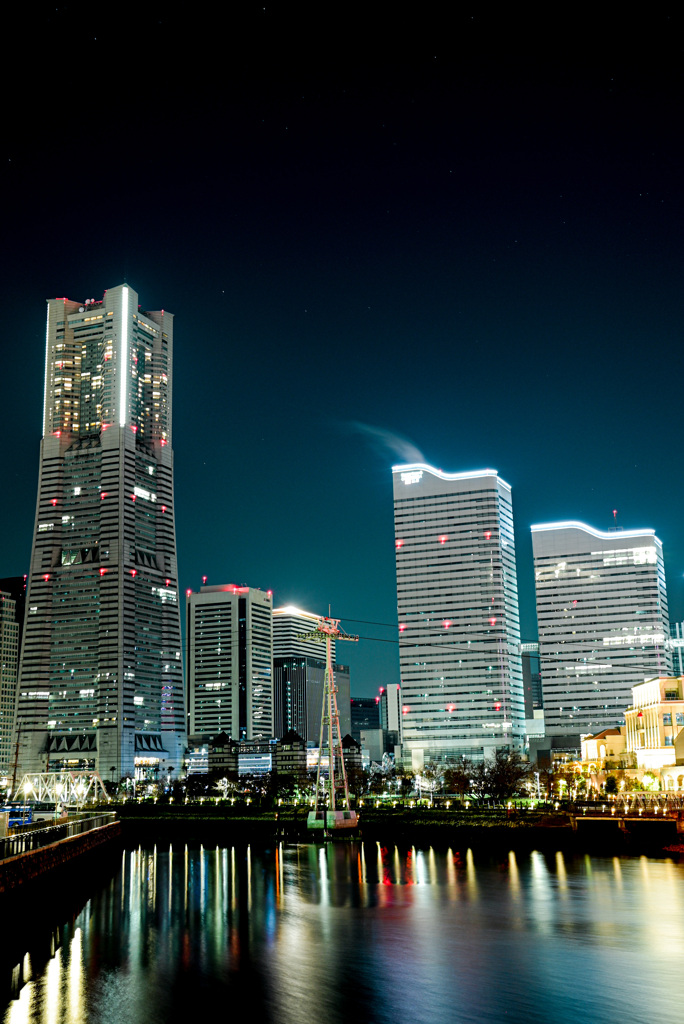 輝かしい港町横浜
