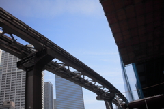 都会の空を走る