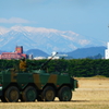 蔵王連峰と96式装輪装甲車