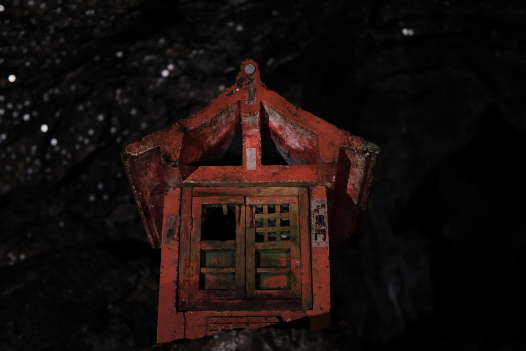 小さな祠