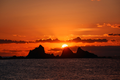 三ツ石・日の出