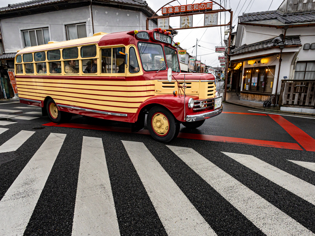 ボンネットバス