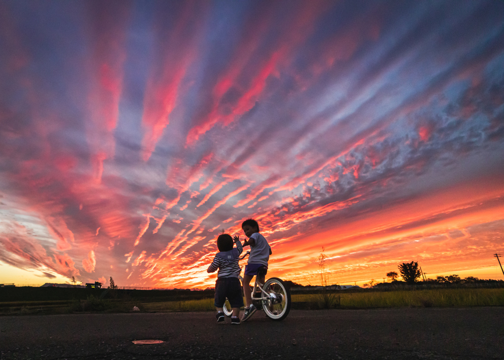夕陽の向こうへ行こう