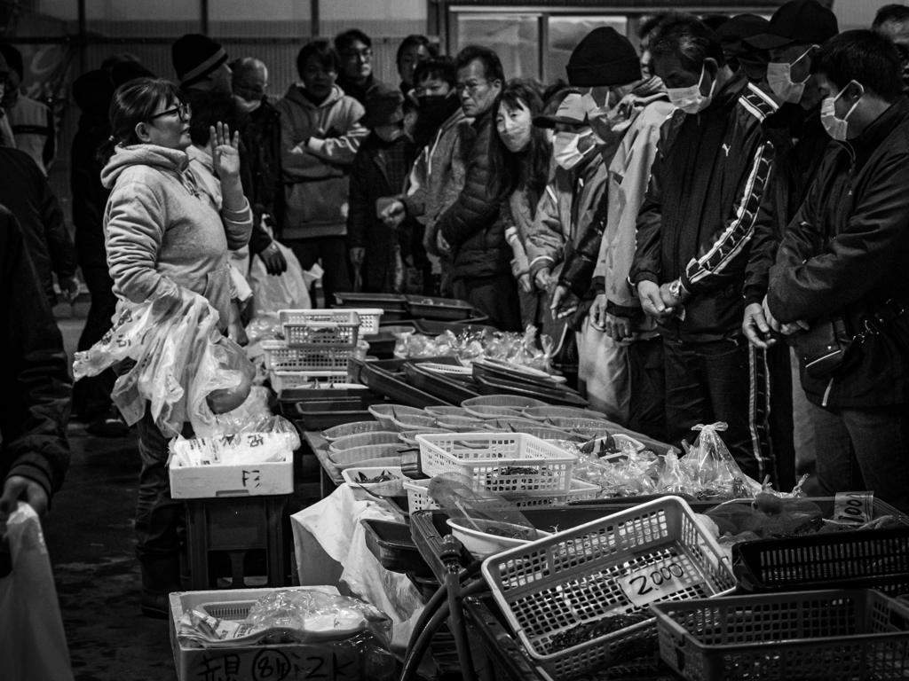 魚市場、開始10秒前