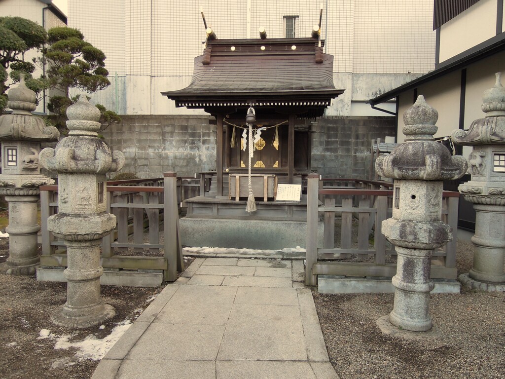 御釜神社