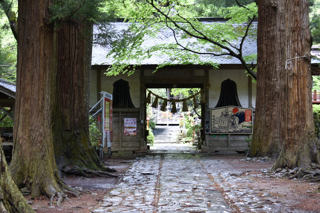 柳津虚空蔵尊山門