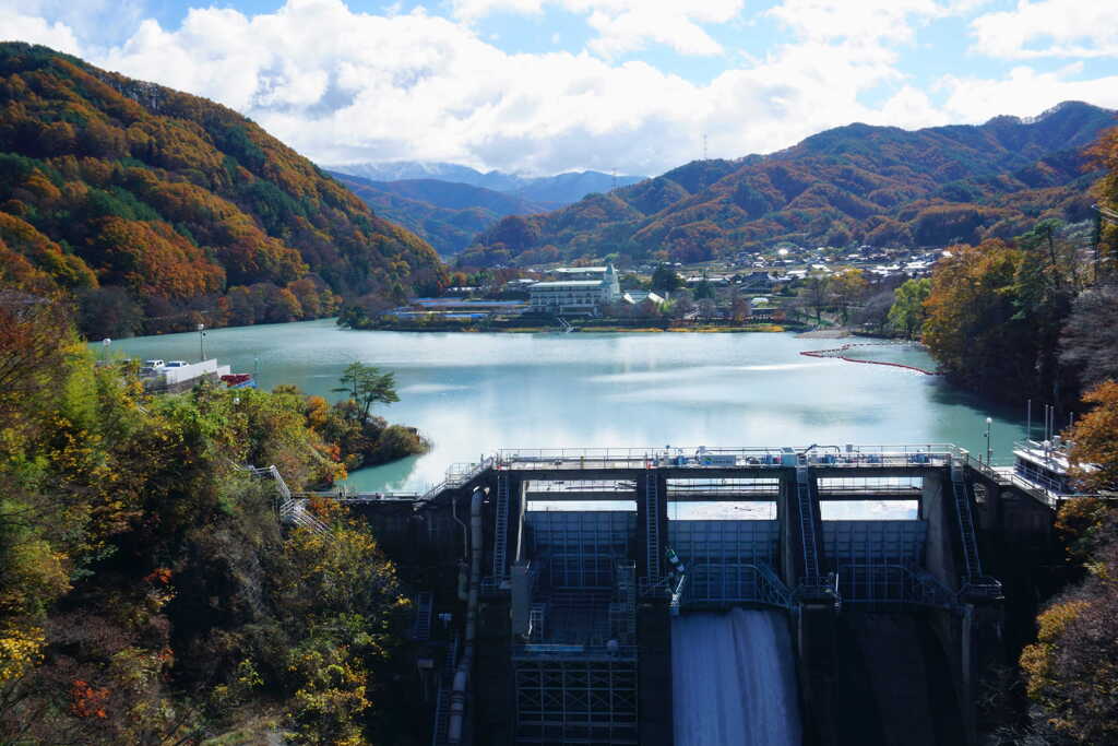 高遠ダムの紅葉